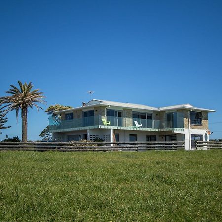 Wills On The Water Beachfront Apartment Bell Block Екстериор снимка
