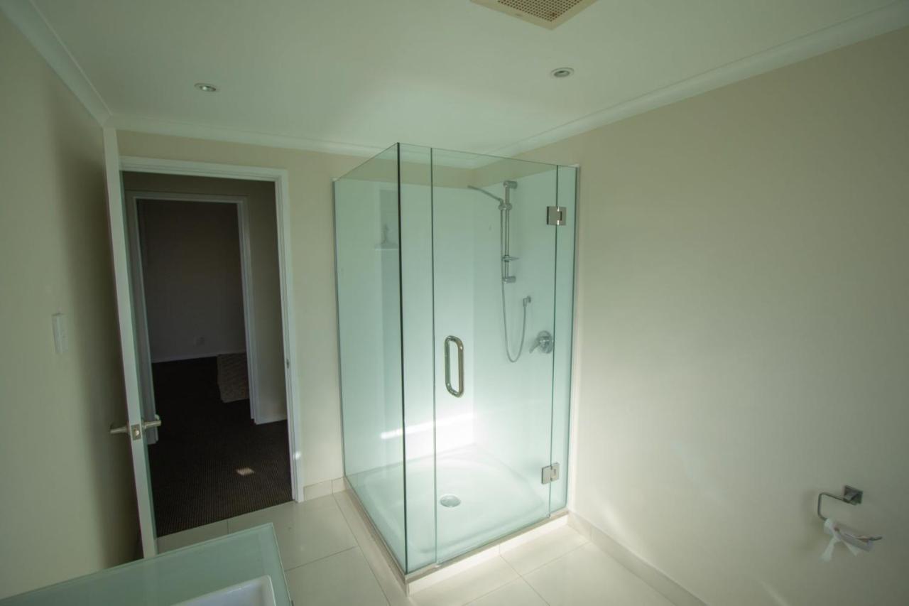 Wills On The Water Beachfront Apartment Bell Block Екстериор снимка