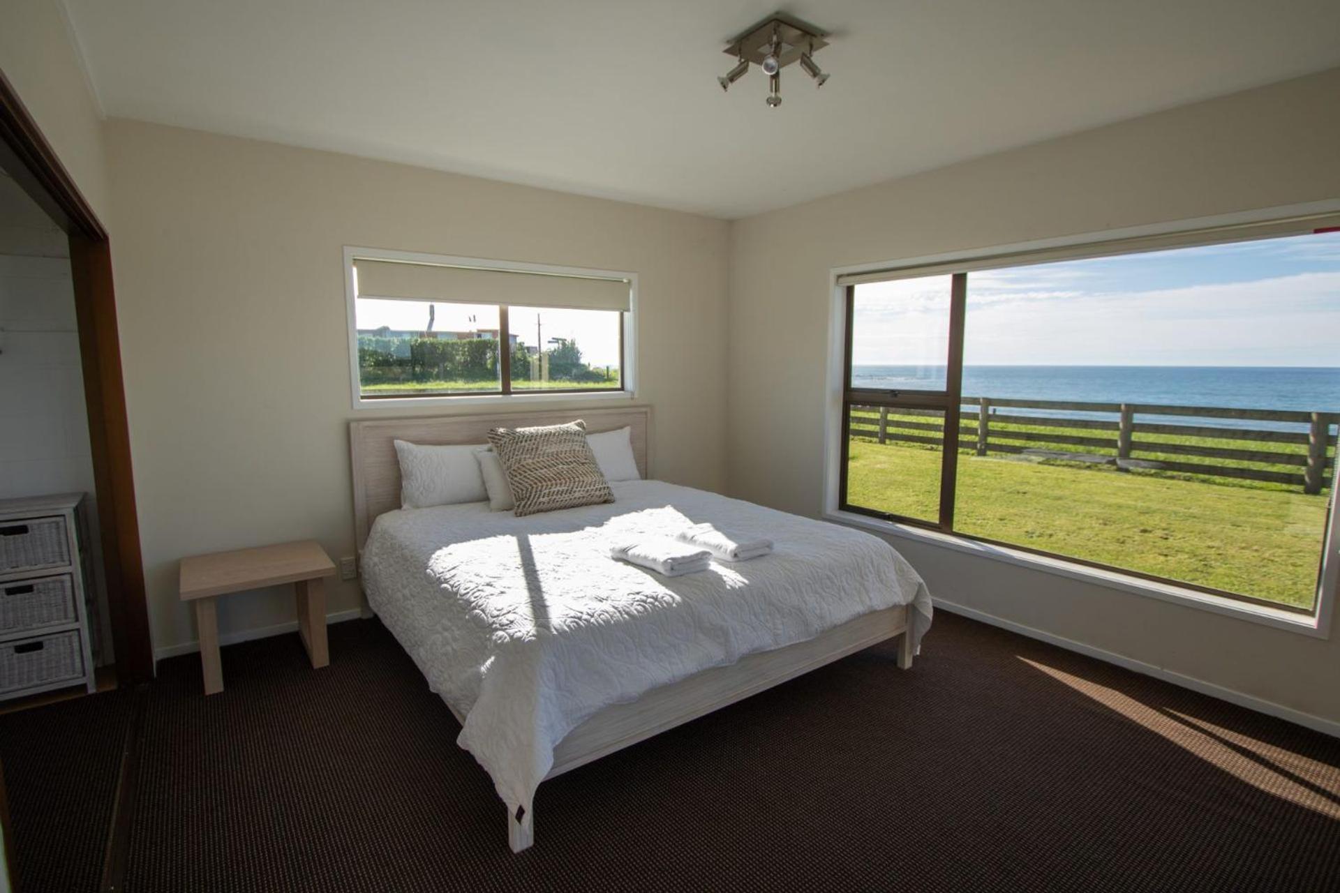 Wills On The Water Beachfront Apartment Bell Block Екстериор снимка